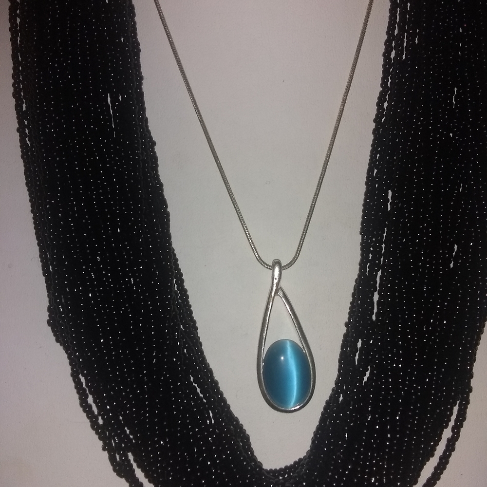 GORGEOUS!/ BLACK SEED BEADS NECKLACE SET💕 - Picture 9 of 11